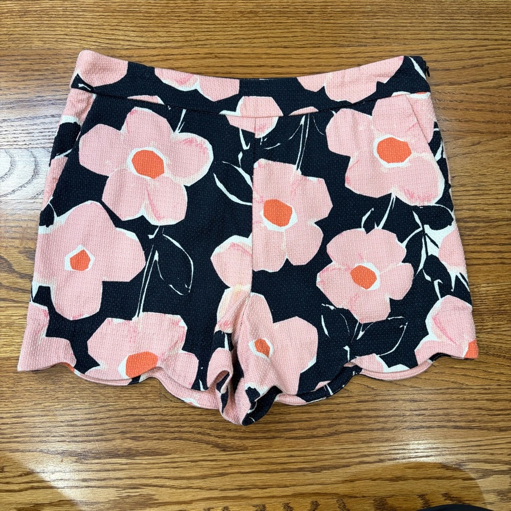 Anthropologie Georgie Scalloped Pique Daisy Floral Print Shorts - Picture 4 of 10